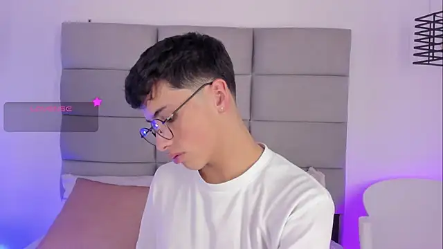 JoshClaarktt online show from April 1, 4:25 am