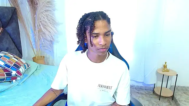 angelll18  online show from December 18, 8:49 pm