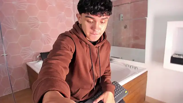  TaylorBlack online show from January 8, 11:37 am