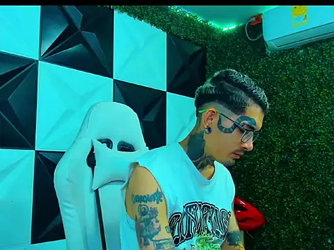 Boy tatto77 online show from March 12, 1:41 pm