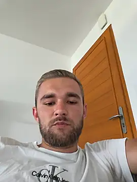 Benjamiinlt online show from June 21, 1:06 pm
