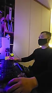 OnlyHand9x online show from February 2, 3:31 pm