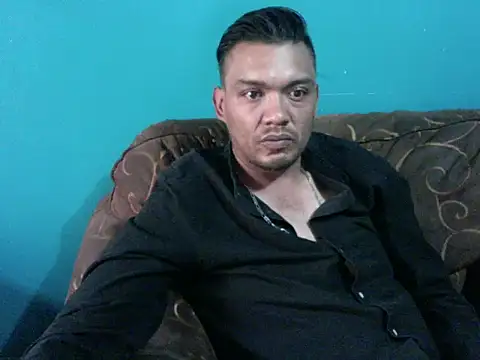 latinomoreno95 online show from February 9, 10:36 pm