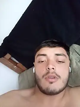 Juninho18c online show from April 16, 1:22 pm