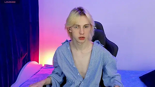 lucidangelok1 online show from April 9, 8:31 am