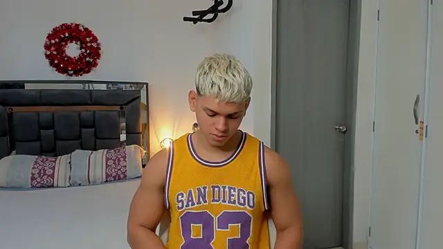 stefan leenox online show from April 2, 8:16 pm