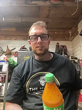 WIDBIGWHITECOCK online show from February 6, 6:54 am