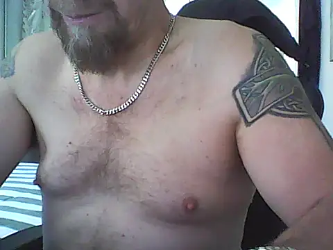 loudandproud online show from February 4, 11:00 pm