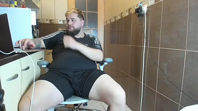 ashtondel online show from April 20, 1:52 am