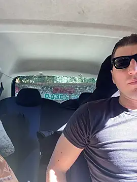 allee2206 online show from March 17, 9:01 am