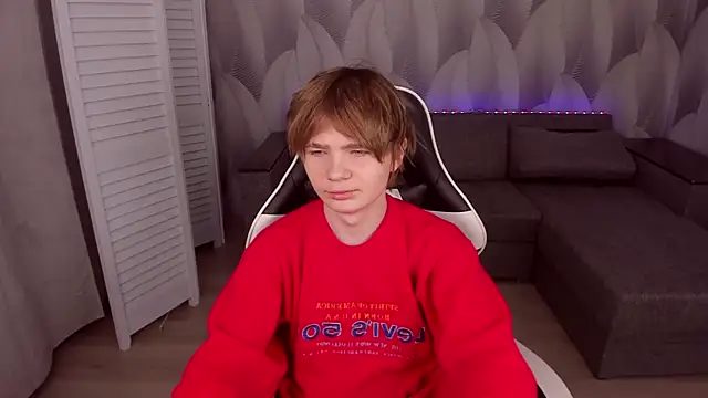 RowanScarlett online show from January 10, 7:50 pm