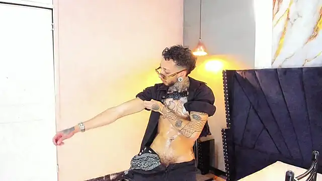 axel valtier online show from January 13, 3:44 am