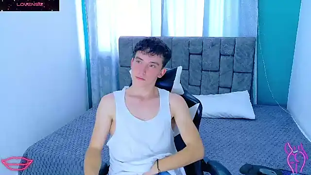 SamBoycash  online show from January 14, 8:45 pm