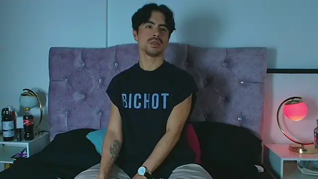 Ethan Briggs  online show from February 18, 3:48 am