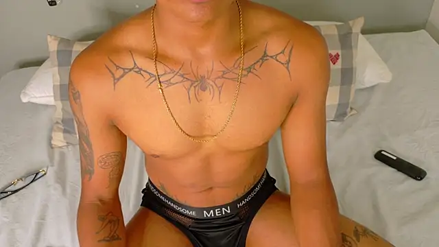 AndrewKenoxx  online show from March 30, 7:37 pm