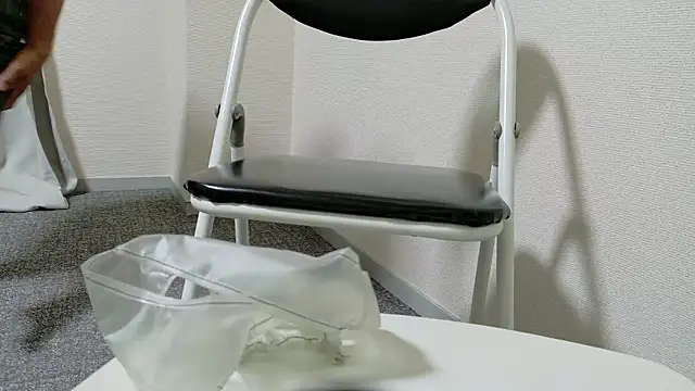 kyuleather online show from April 18, 9:43 am