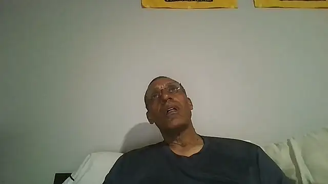 swimmer2496 online show from June 12, 5:17 am
