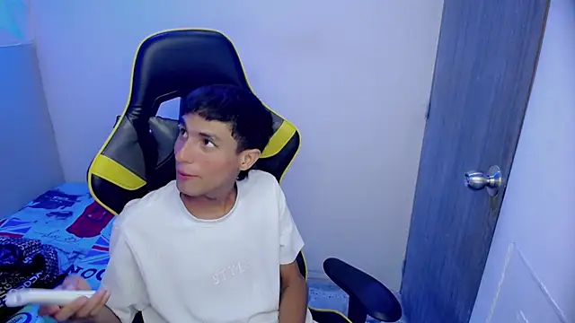 Akyra latinn online show from February 26, 9:49 pm