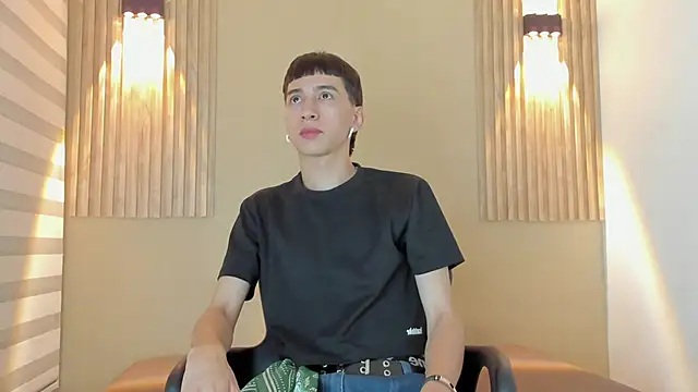 lian cameron online show from February 17, 4:00 am