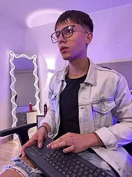 EVAN TAY online show from February 1, 3:05 am