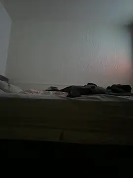 jeune-chaud00 online show from April 22, 8:19 am