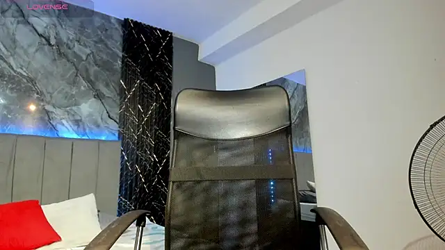 milo cruz  online show from February 13, 5:57 am