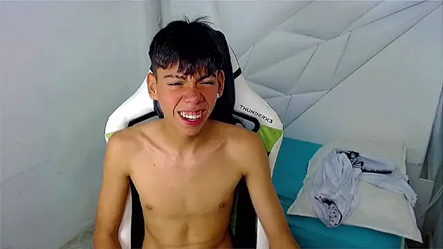 Liarr  online show from April 16, 9:39 pm