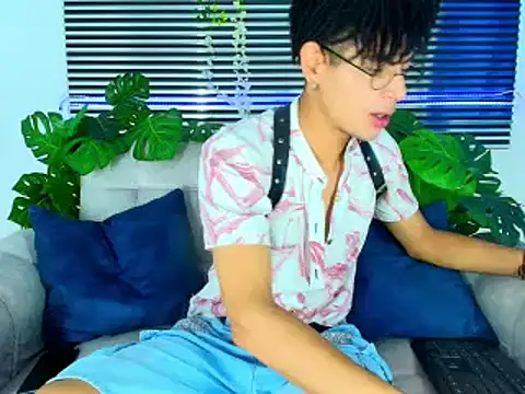 ThiiagoSaeenz online show from March 10, 5:08 pm