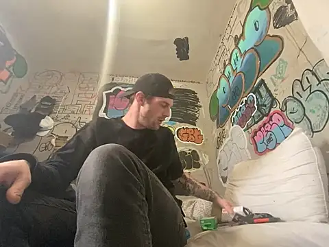 gothboiplzty online show from March 17, 9:39 pm