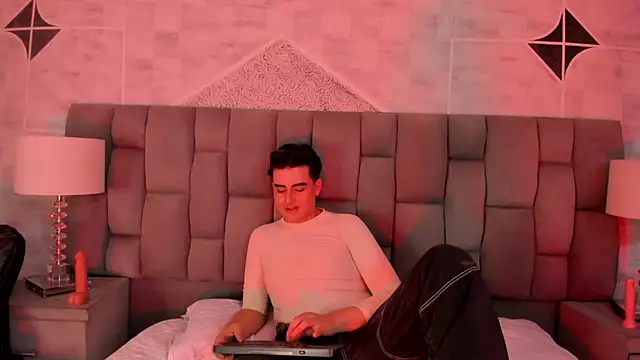 noahWolff  online show from February 14, 6:30 am