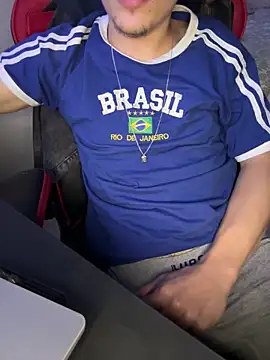 hungtwinkBR online show from February 15, 9:01 pm