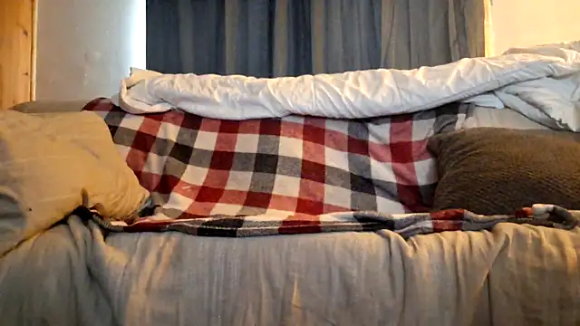 sexy hottie guy online show from April 15, 8:09 pm