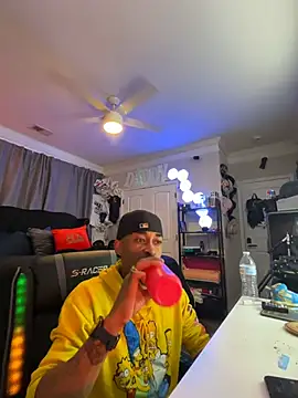 StillArQuez online show from July 14, 5:41 pm
