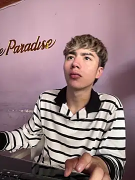 AlexanderCollman2 online show from April 9, 4:35 pm