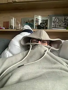 twankletoes1234 online show from March 12, 11:18 am