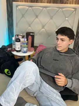 Samu Hott online show from April 8, 8:39 pm