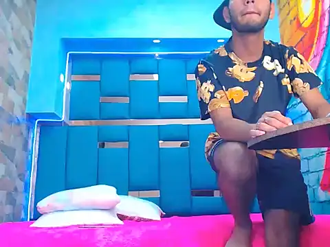 warmNoah online show from March 9, 7:08 pm