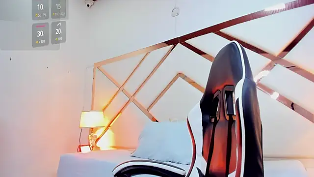 rayan linxx online show from April 14, 8:30 pm