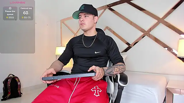 rayan linxx online show from February 18, 7:44 pm