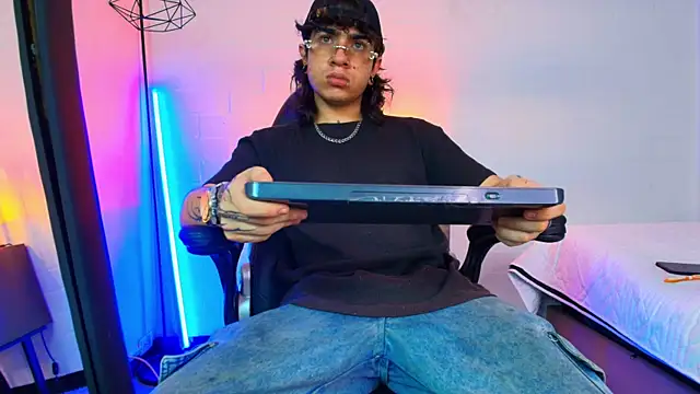 Axell Kussh online show from March 25, 3:32 am