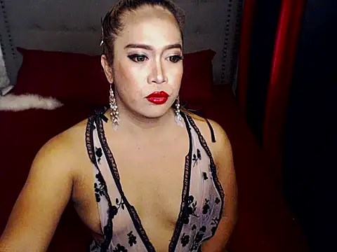 WildCristine online show from May 3, 5:43 am