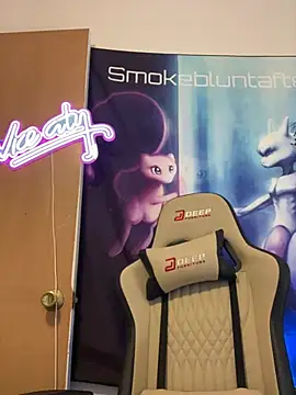 Smokebluntafterblunt online show from June 17, 2:35 am