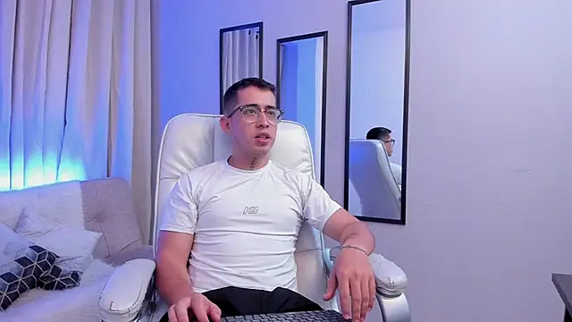 Tommas Jhonson online show from April 9, 3:59 am