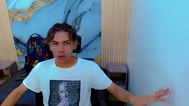 DaviidBuckx  online show from April 3, 7:21 pm