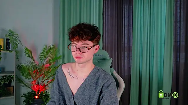 moon Gloww online show from March 24, 1:55 am