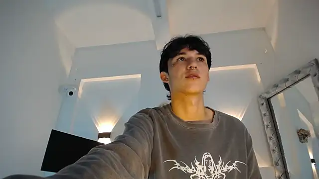 jullian ricci online show from April 7, 8:20 pm