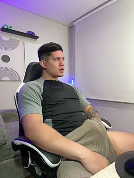 Snapshot of _robertobaggioo chatting on March 2, 12:34 pm robertobaggioo online show from March 2, 12:34 pm