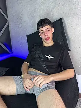 Lucian-greyy online show from February 20, 3:14 am