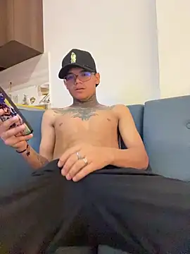 Maxtor  online show from March 23, 1:17 pm