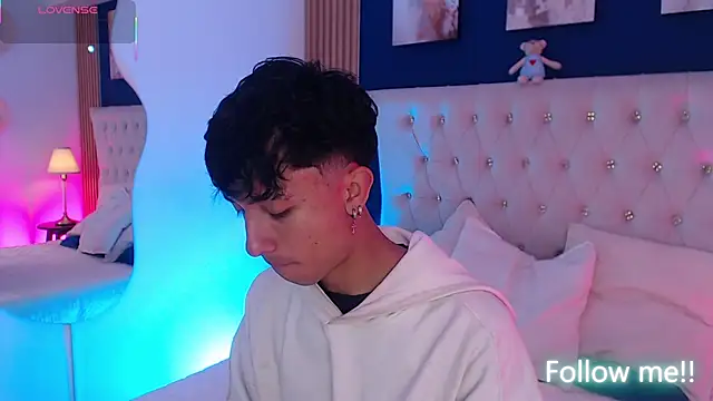 Aiden Rivers  online show from April 6, 12:50 pm